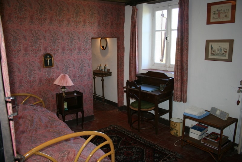 Chambre "Les Champs" avec lit simple et lavabo